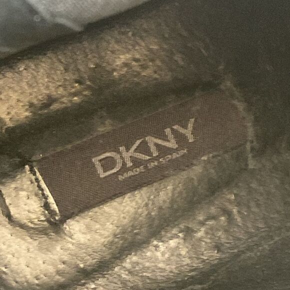 DKNY Black Leather Pointed Toe Cuban Heel Chelsea Boots Rare - Picture 14 of 14